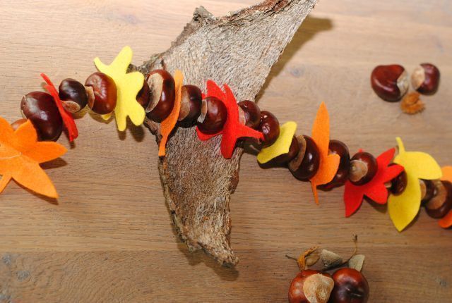DIY; chestnut garland with felt leaves